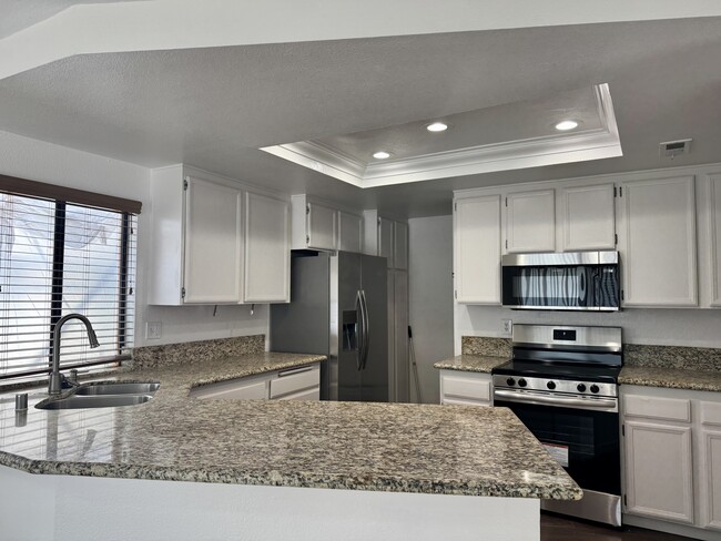 Building Photo - 9270 Towne Centre Dr