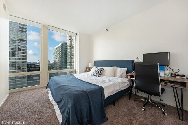 Foto del edificio - 600 N Kingsbury St