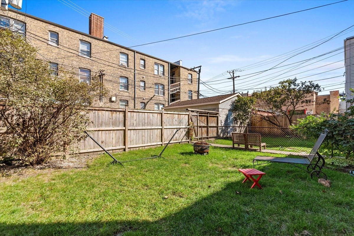 Primary Photo - 4821 N Washtenaw Ave