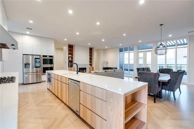 Foto del edificio - Fully Furnished-Posh Urban Penthouse in Mi...