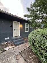 Building Photo - 321 N Chupaderas St