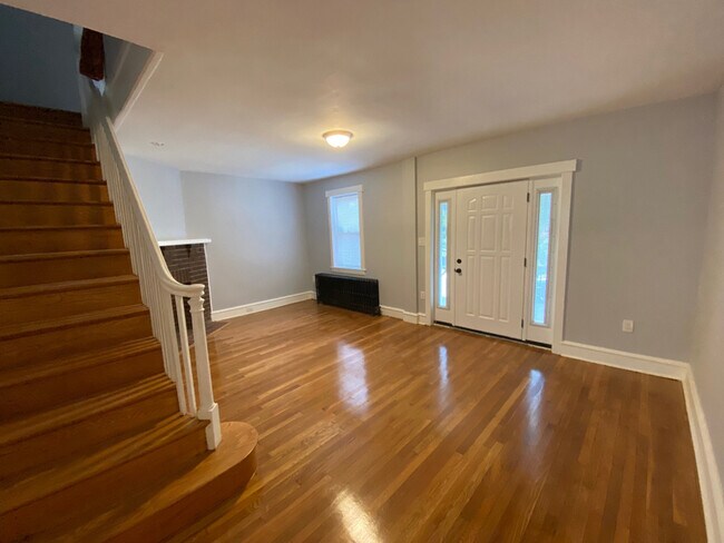 Foto del edificio - 556 Parker Ave
