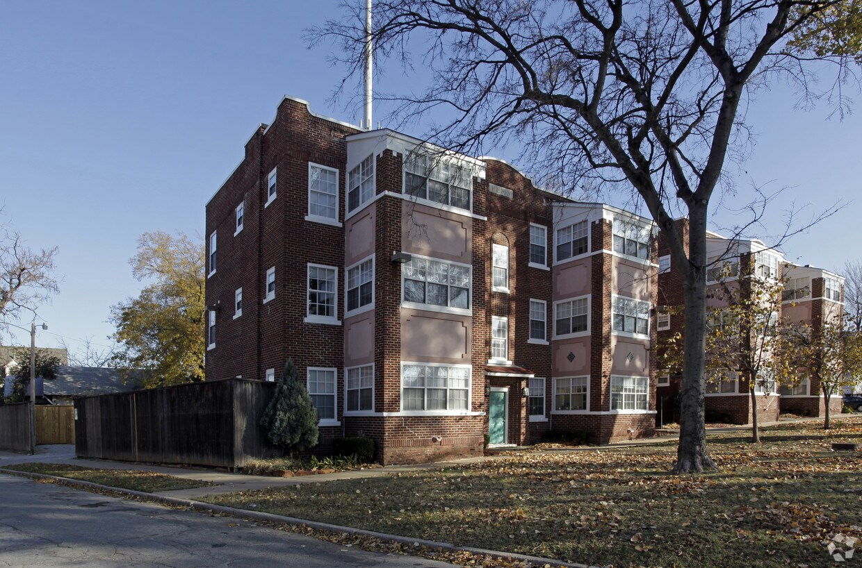 Primary Photo - 1223 S Elgin Ave