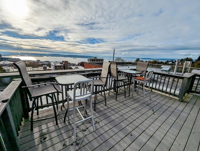 Rooftop Deck - The Q Apartments