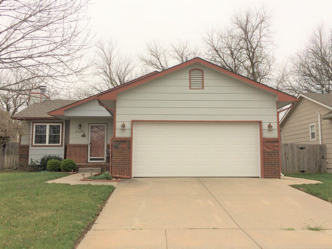 Primary Photo - Maize Schools - 3 bedroom home