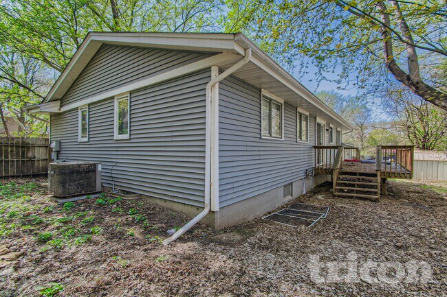 Foto del edificio - 13101 Thomas Ave