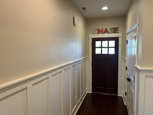 Building Photo - One Level and Backs To Greenspace