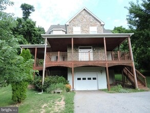 Building Photo - 34 Niagara Way
