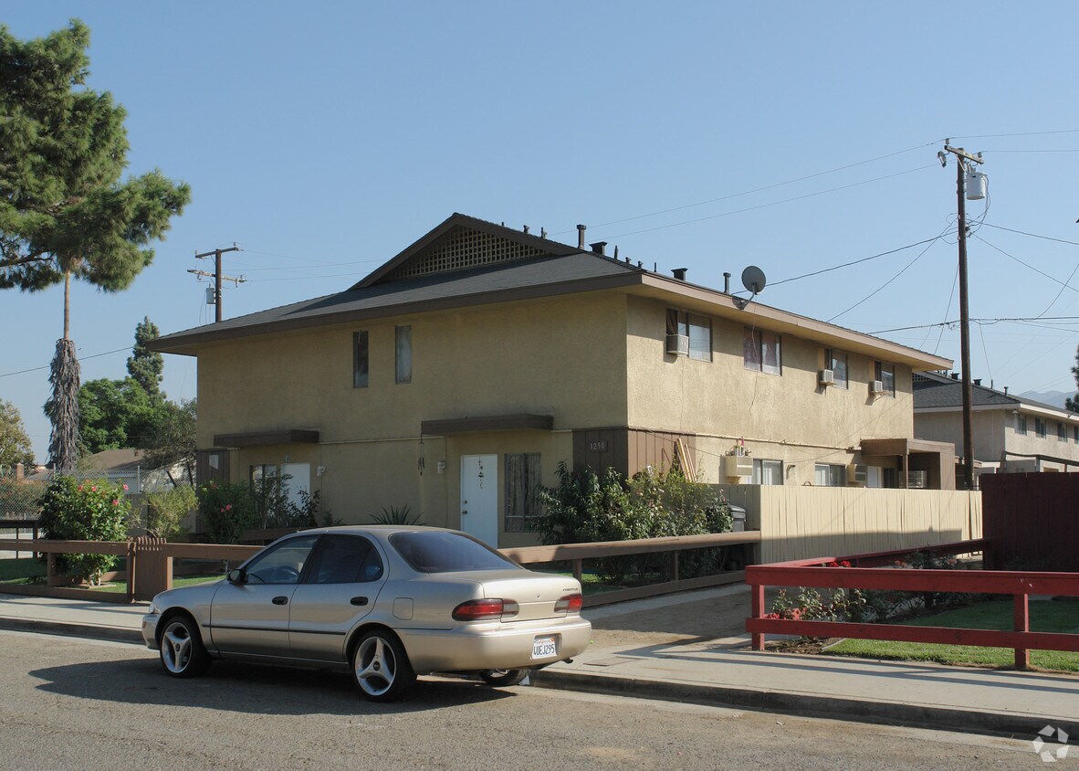 Building Photo - 1250 W 9th St