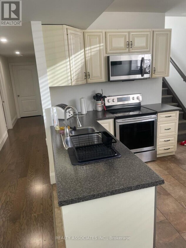 Photo principale - 20-BASEMENT-120 Beaucourt Rd