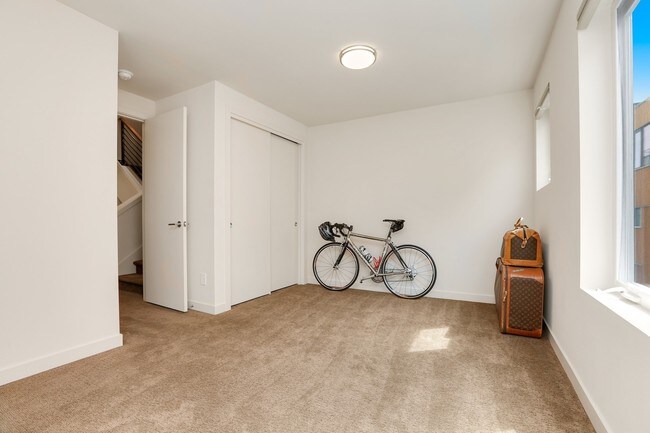 Foto del edificio - 3810 California Ave SW