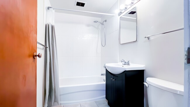 Building Photo - 1925 Nelson St.