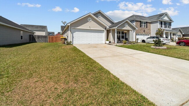 Foto del edificio - Beautiful 3 Bedroom Home in Port Wentworth with Fenced Backyard and Community Pool