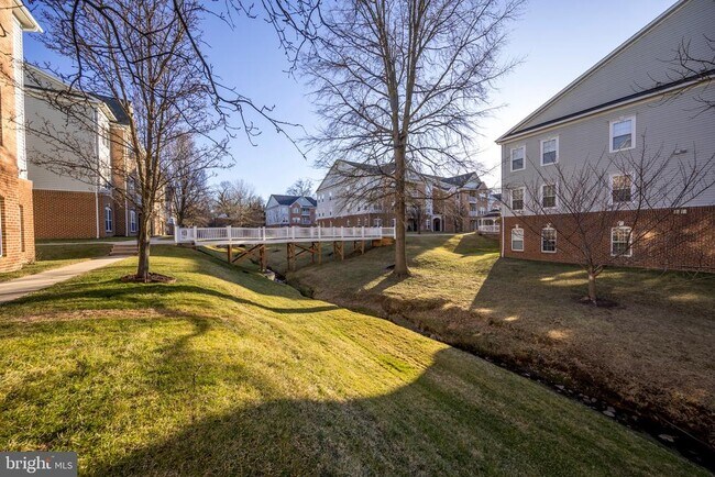 Building Photo - 712 Kings Path