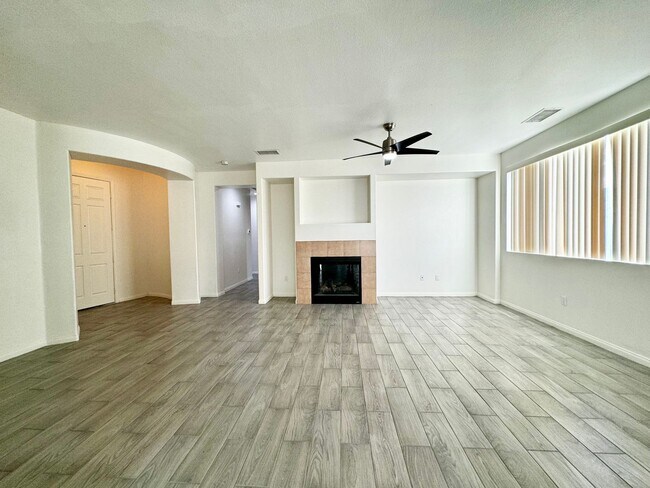 Foto del edificio - COMING SOON! BEAUTIFUL 3 Bedroom / 2 Bathr...