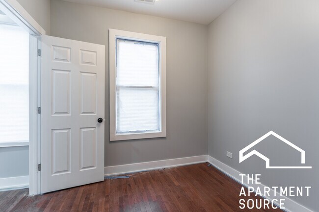 Foto del edificio - 2659 W Homer St