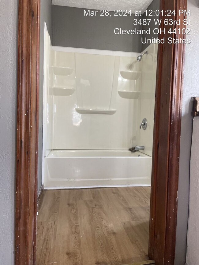 Foto del edificio - 3483 W 63rd St