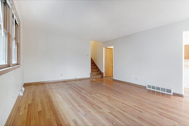 Building Photo - 500 Falcon Cir
