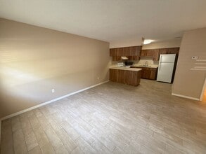 Building Photo - 2550 E Constance Ct