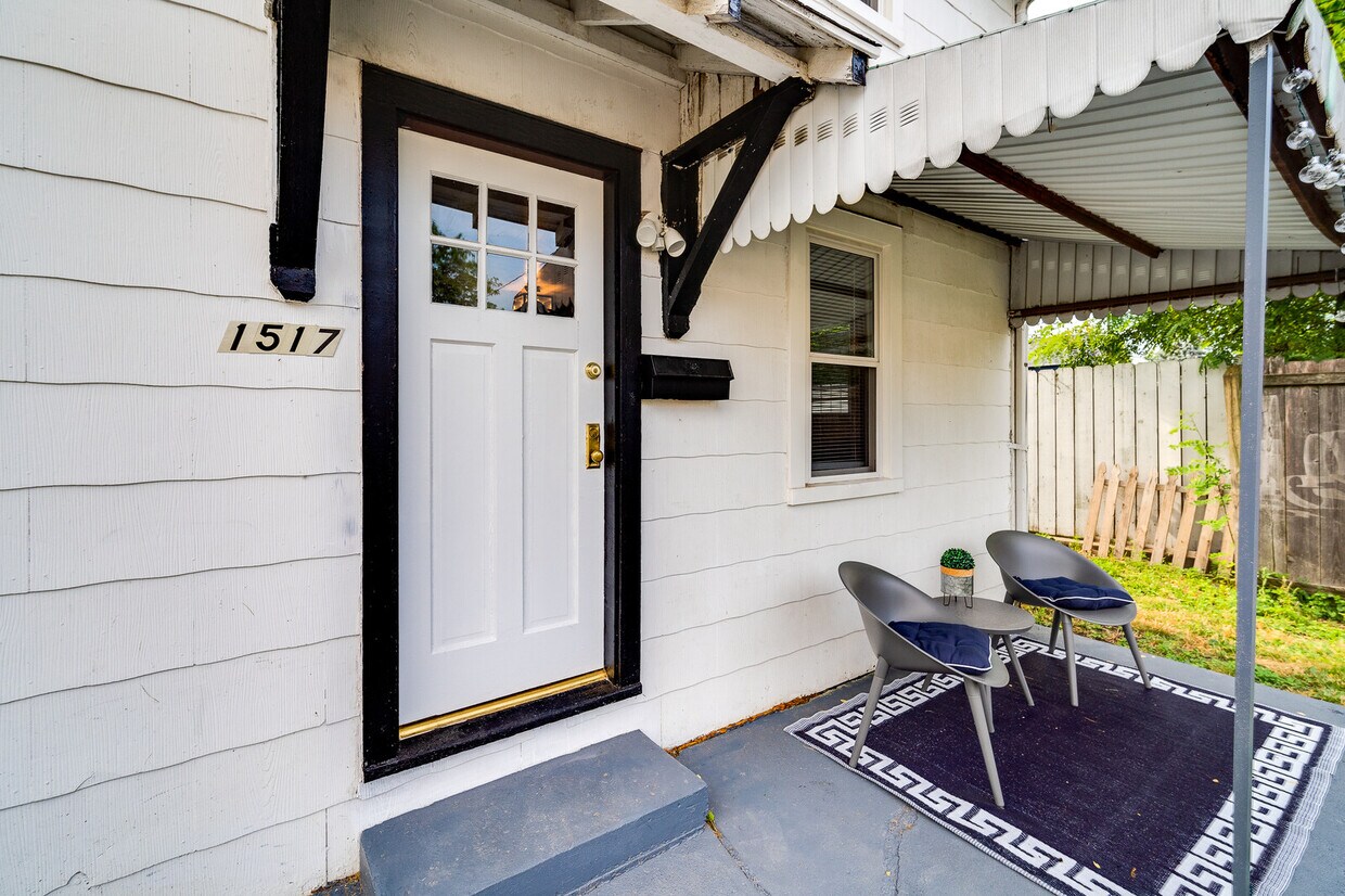 Front door - outside - 1517 N Limestone St