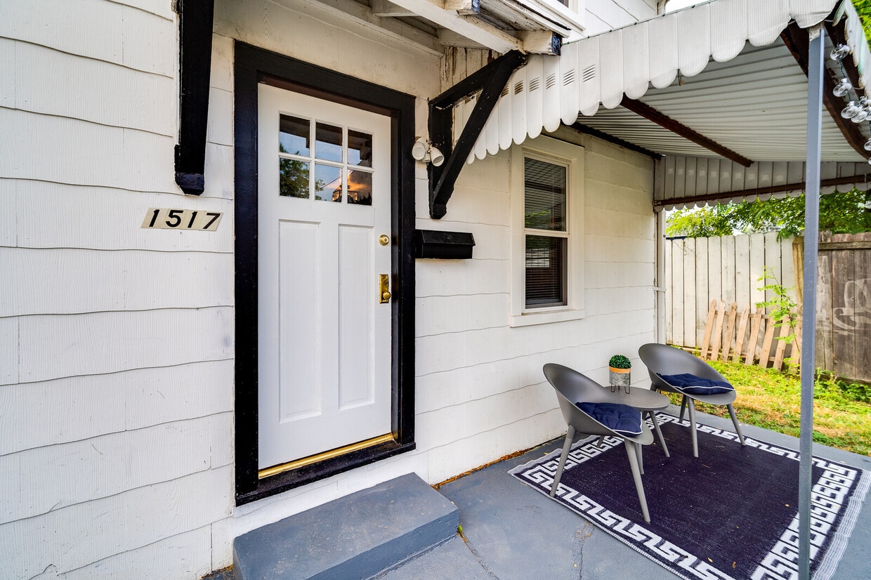Front door - outside - 1517 N Limestone St