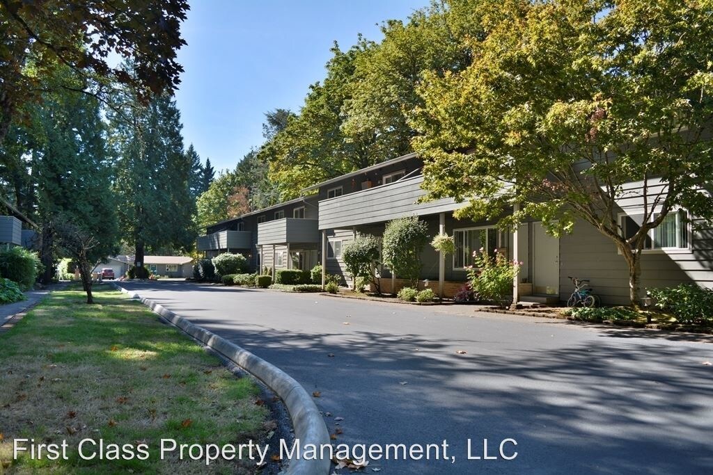 Primary Photo - 3855 Lake Grove Ave
