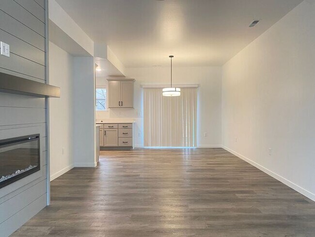 Foto del edificio - $2,300 | 3 Bedroom, 2.5 Bathroom Townhome | Pets Negotiable* | Available for an August 1st, 2026 ...