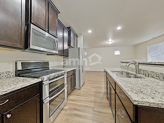 Building Photo - 489 McKinley St