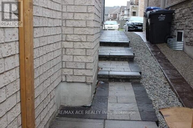 Building Photo - 19 Landview Rd