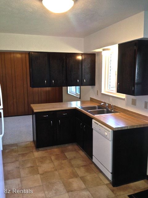 Building Photo - 1530 Mayfield Ln