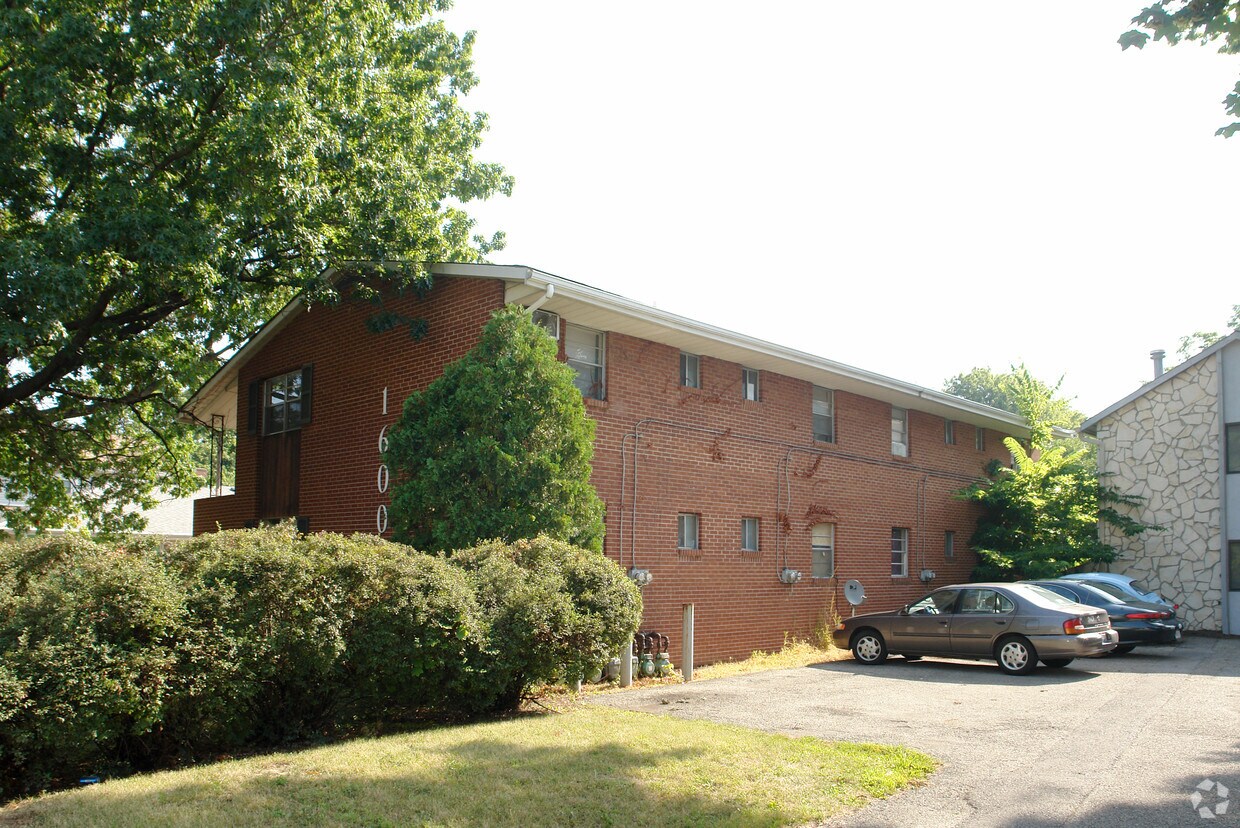 Building Photo - 1600 N Star Rd
