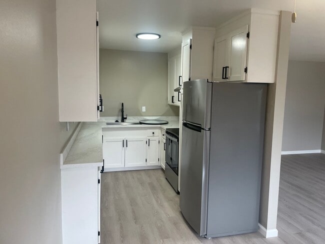 Building Photo - 1136 Francisco Ave