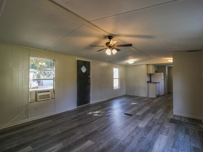 Foto del edificio - New Rental at River Road Estates!