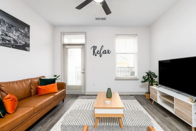 Building Photo - 5775 Sunrise Wy