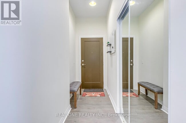 Photo du bâtiment - 55-455 Eglinton Ave W