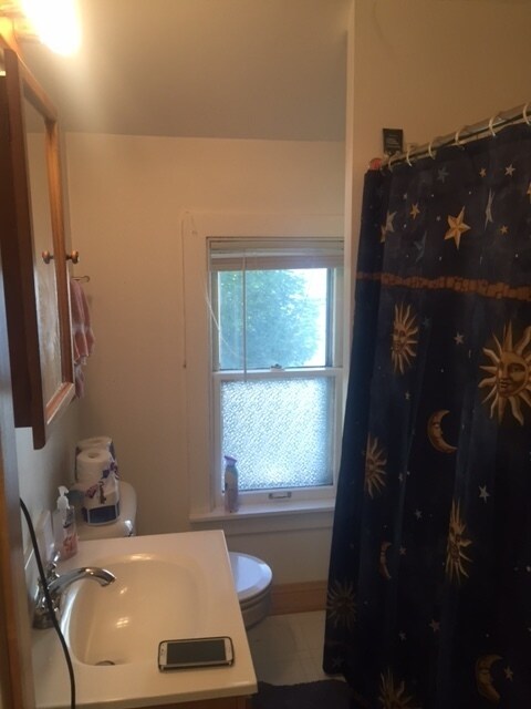 Building Photo - 922 E Main St