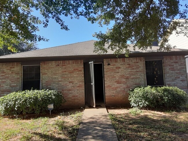 An unbeatable location that offers both convenience and luxury. - An unbeatable location that offers both convenience and luxury. House