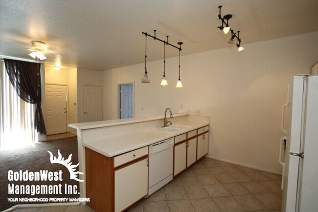Foto del edificio - 4960 Harrison Dr