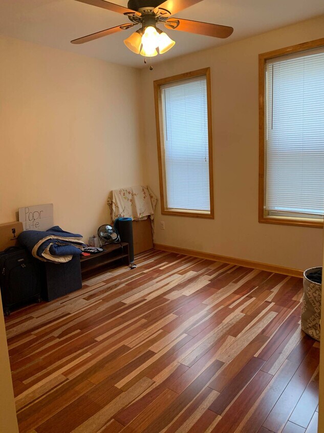 Foto principal - 7918 6th Ave
