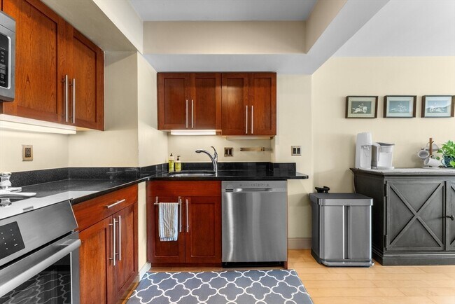 Foto del edificio - 1600 Beacon St
