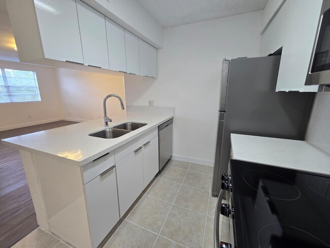 Building Photo - 1241 SW 46th Ave