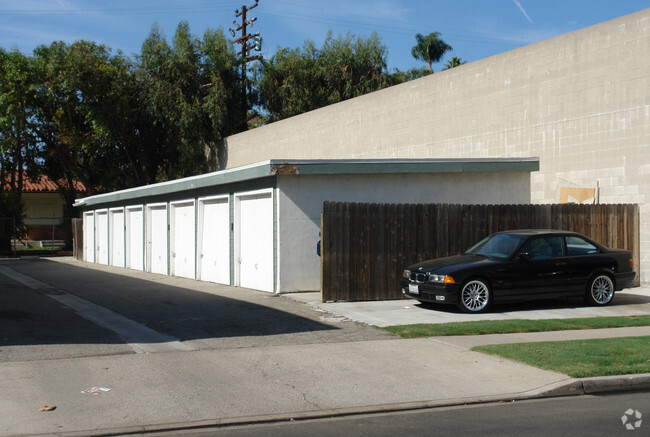 Building Photo - Esquire Palms Apartments