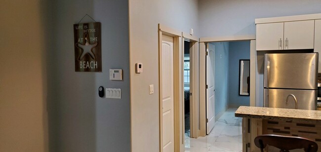 Building Photo - 111 E Marisol Dr