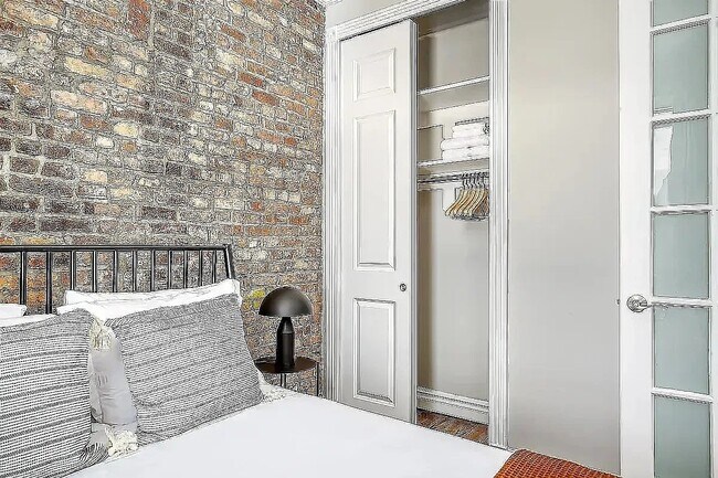 Building Photo - 248 Mott St