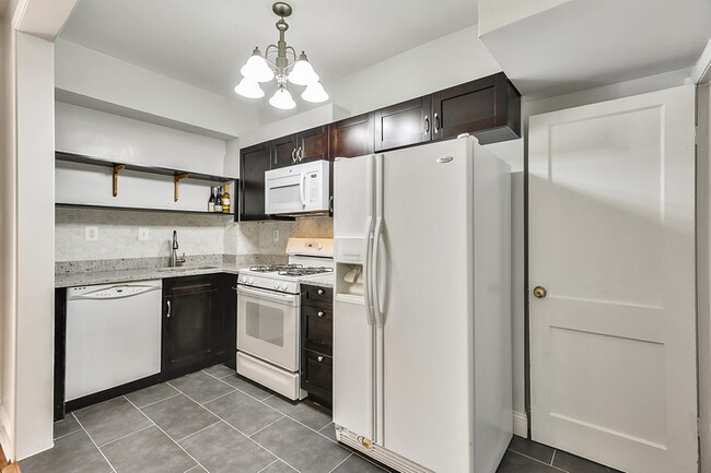 Foto del edificio - 4931 7th St NW