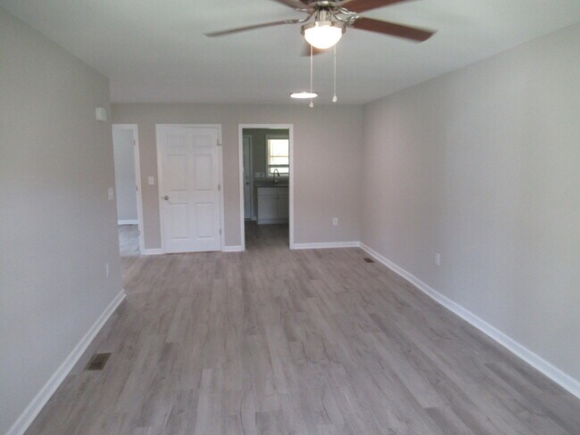 Building Photo - Newly Renovated Duplexes in Lincolnton – N...