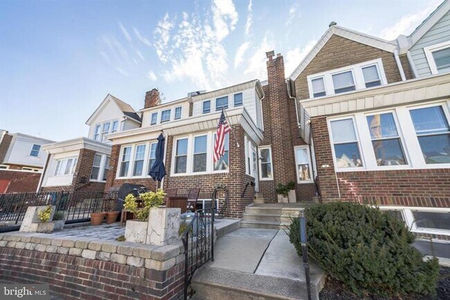 Frente - 657 Gerhard St