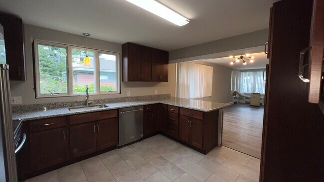 KITCHEN - 84 Tyndall Ave