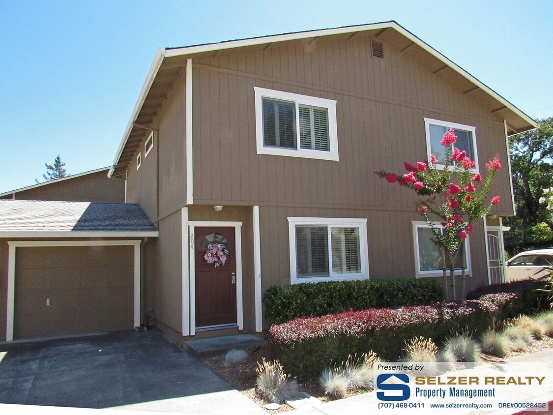 Foto principal - Fully equipped 2 bd. townhome in a super c...