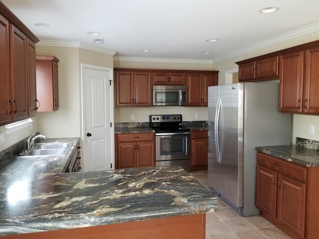 Building Photo - Maryville, 3 bedroom, 2 bath home minutes ...